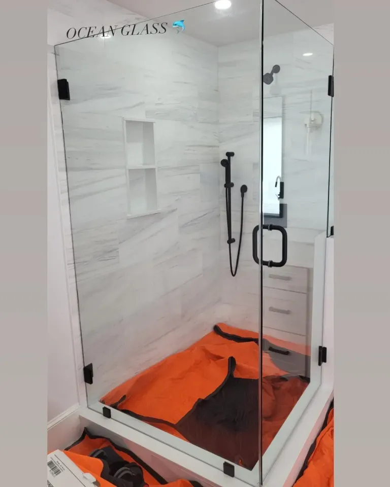 Side view of the shower glass installation