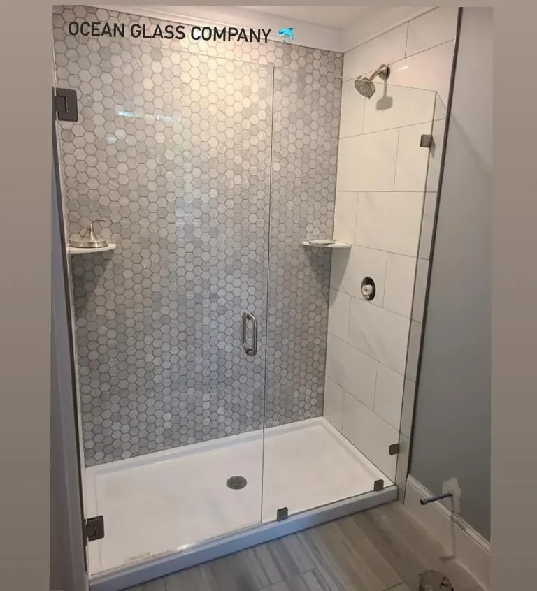 Full view of the shower glass and patterned tile